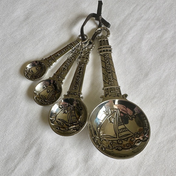 Ganz 4 Piece Ornate Zinc Measuring Spoon Set- Lighthouse Nautical Sailboat - Picture 2 of 4